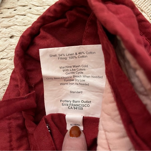 4 Pottery Barn Red Hanna Linen Blend shams , Floral Quilted Ties enclosure - Picture 5 of 10